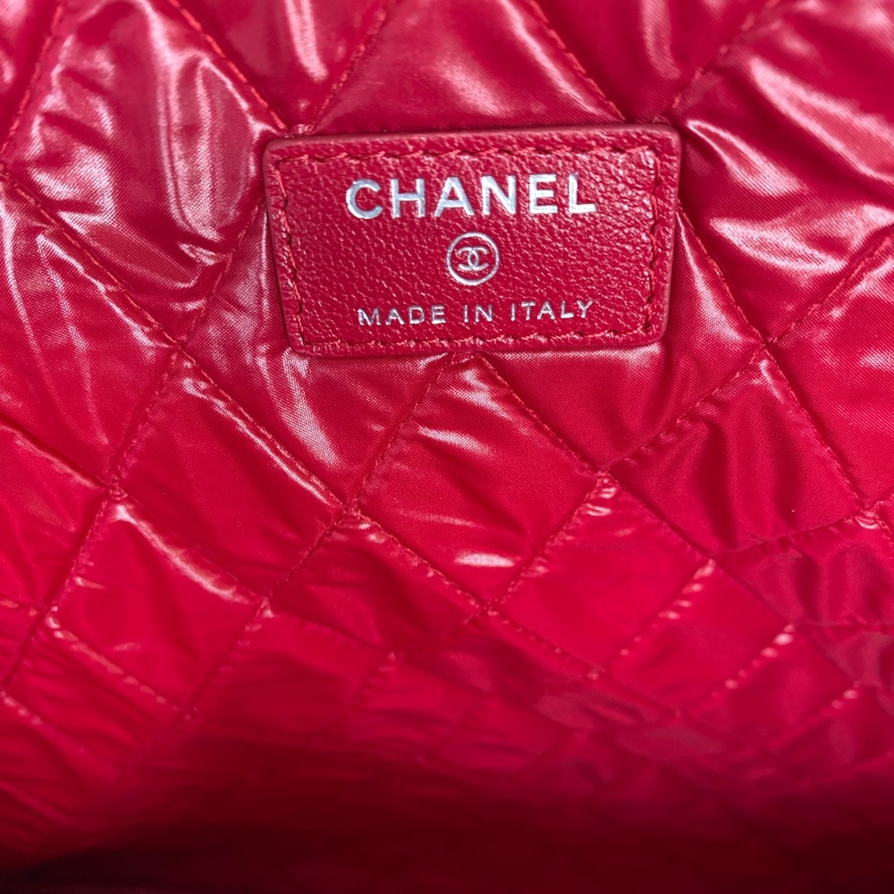 CHANEL Quilted Large Cosmetic Case “O Case”, NEW - Picture 4 of 4